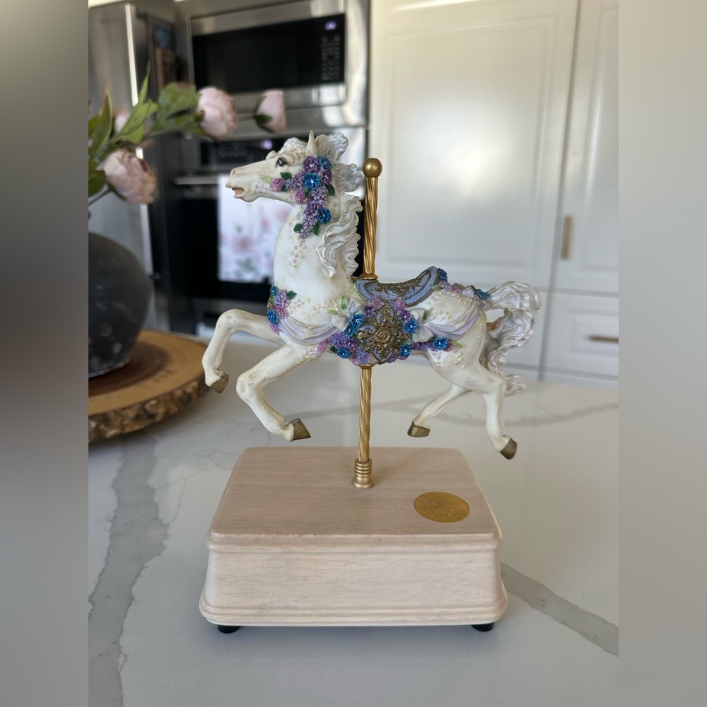 Vintage Horse carousel music box